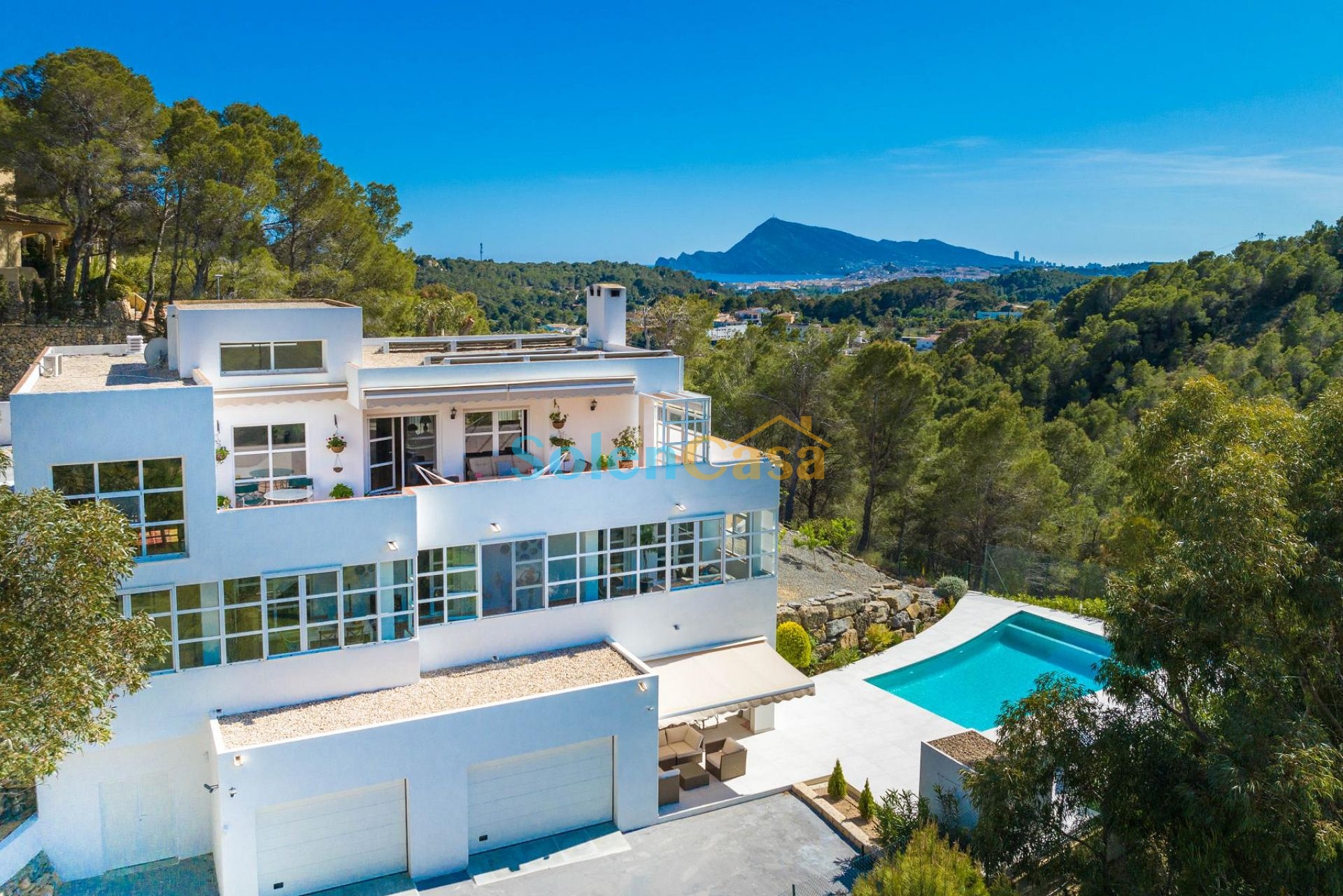 VILLA CON PISCINA CERCA DEL CLUB DE GOLF DE ALTEA - SolenCasa