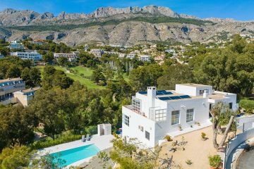VILLA CON PISCINA CERCA DEL CLUB DE GOLF DE ALTEA - SolenCasa